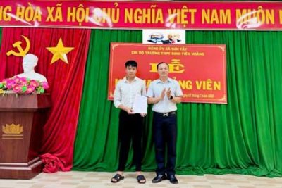 Lễ kết nạp đảng viên mới