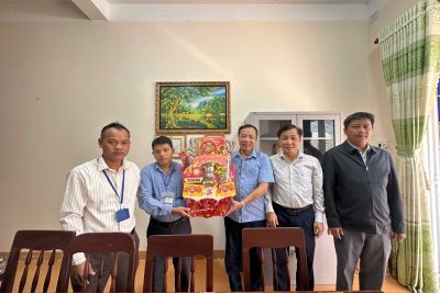 Lãnh đạo Xã Sơn Tây Thượng thăm chúc tết Bính ngọ trường THPT Đinh Tiên Hoàng